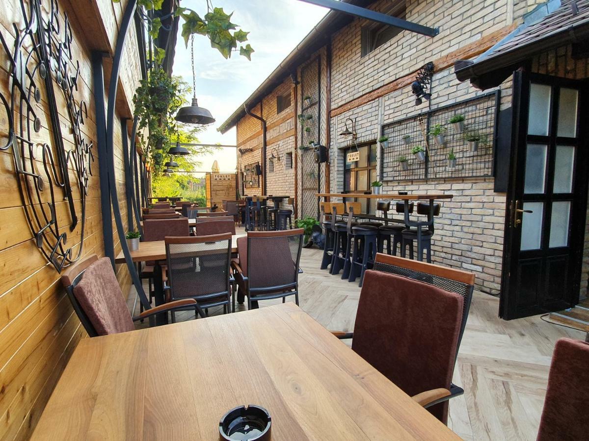 Hotel Oldbrick Pub Sombor Exteriér fotografie